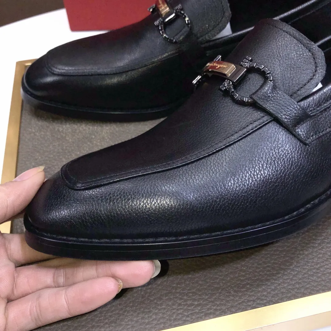 Men's shoes 💰540💰[Ferragamo/Ferragamo] (high-end Niuli) New 🍀 Ferragamo* - top version Ferragamo's classic formal leather shoes! Made of imported original cowhide, the inner top layer is comfortable cowhide lining! Original wear-resistant rubber outsole! High quality products! Code number 38-44!